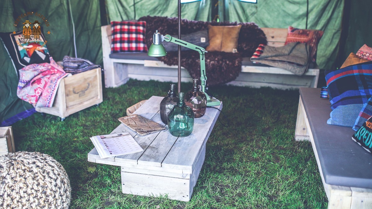 What Does Mobile Camping Include: Tents, Meals & Staff -- Photo by Karolina Grabowska www.kaboompics.com on Pexels
